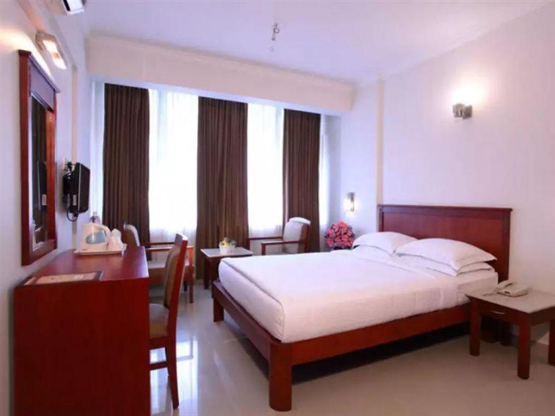 Pooram International Hotel Thrissur Exterior foto