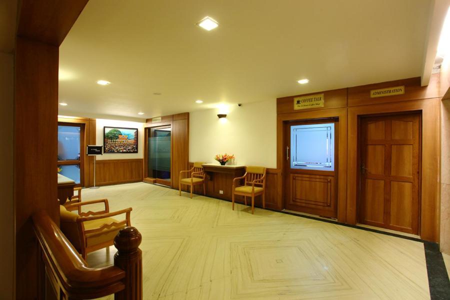 Pooram International Hotel Thrissur Exterior foto